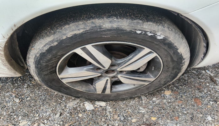 2013 Renault Koleos 4x2 MT, Diesel, Manual, 1,95,534 km, tyre