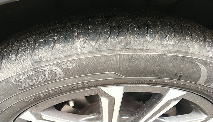 2023 Mahindra XUV700 AX 7 LUXURY P AT 7 STR, Petrol, Automatic, 23,388 km, tyre
