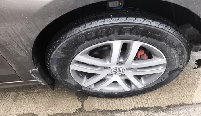 2012 Volkswagen Jetta HIGHLINE TDI AT, Diesel, Automatic, 1,06,777 km, tyre