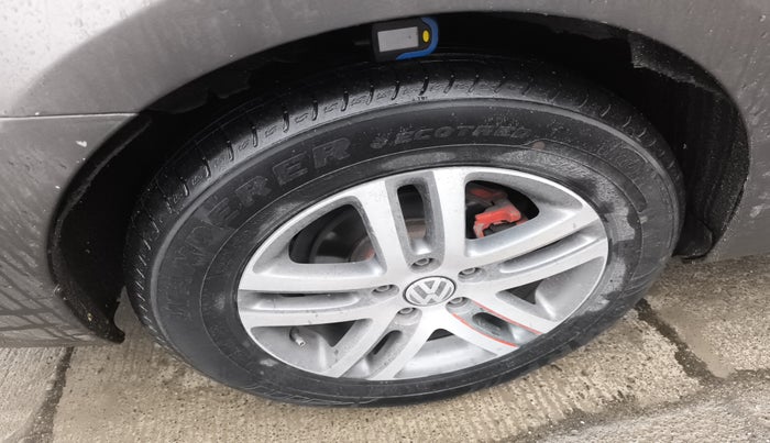 2012 Volkswagen Jetta HIGHLINE TDI AT, Diesel, Automatic, 1,06,777 km, tyre