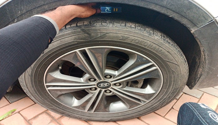 2017 Hyundai Creta SX PLUS AT 1.6 DIESEL, Diesel, Automatic, 1,51,453 km, tyre