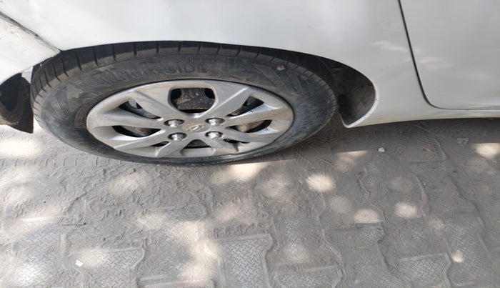 2017 Hyundai Eon MAGNA +, Petrol, Manual, 99,149 km, tyre