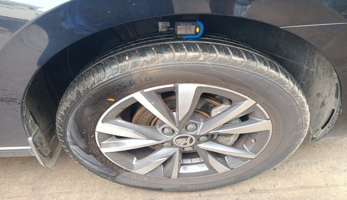 2024 Skoda SLAVIA STYLE 1.0L TSI AT, Petrol, Automatic, 8,865 km, tyre