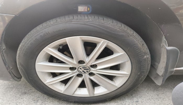 2016 Volkswagen Vento HIGHLINE PETROL AT, Petrol, Automatic, 61,487 km, tyre