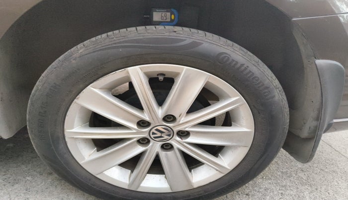 2016 Volkswagen Vento HIGHLINE PETROL AT, Petrol, Automatic, 61,487 km, tyre