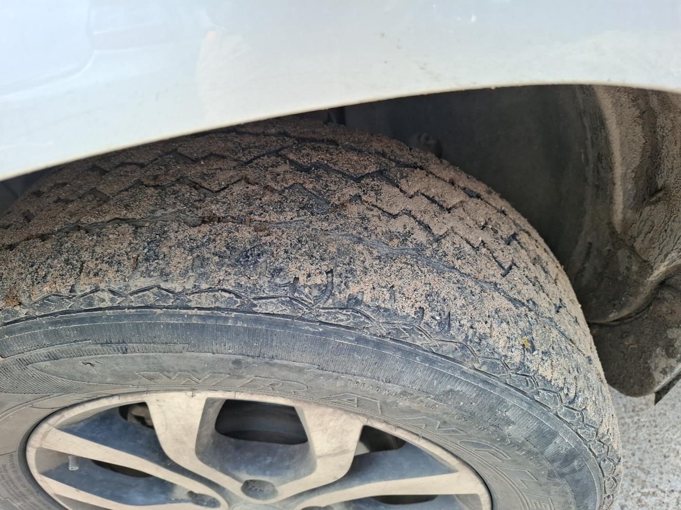 2014 Nissan Terrano XV D THP 110 PS, Diesel, Manual, 1,04,000 km, tyre