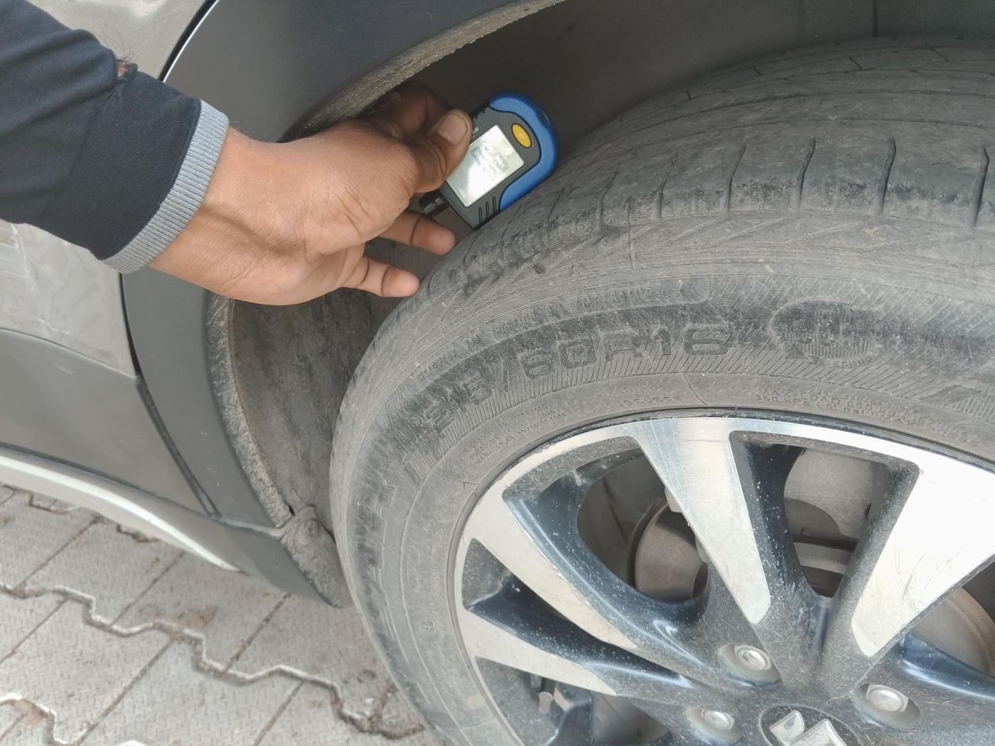 2017 Maruti S Cross ALPHA 1.3, Diesel, Manual, 1,60,879 km, tyre