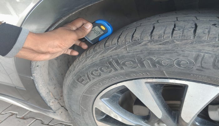 2017 Maruti S Cross ALPHA 1.3, Diesel, Manual, 1,60,879 km, tyre