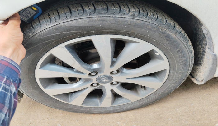 2014 Hyundai Verna FLUIDIC 1.6 CRDI SX, Diesel, Manual, 2,30,632 km, tyre