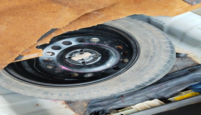 2014 Hyundai Verna FLUIDIC 1.6 CRDI SX, Diesel, Manual, 2,30,632 km, tyre