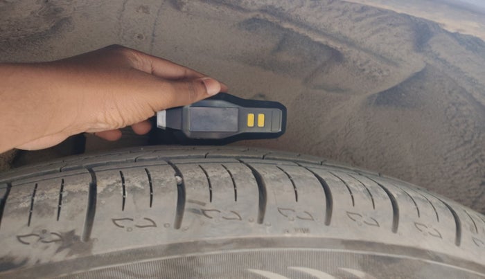 2024 Mahindra XUV700 AX5 Petrol AT 7 STR, Petrol, Automatic, 5,277 km, tyre