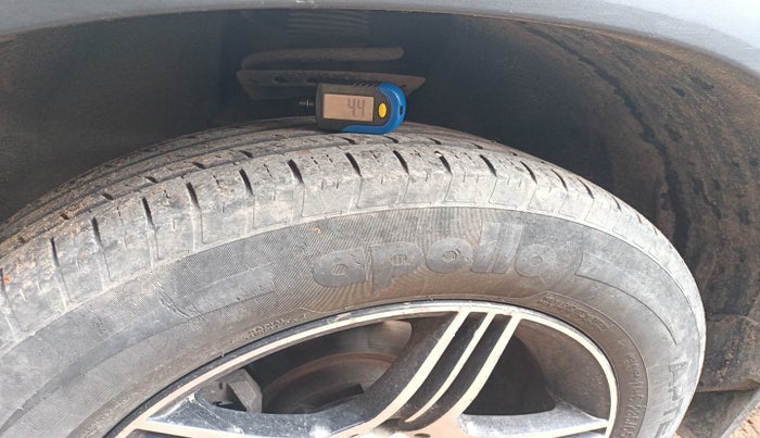 2019 Tata Harrier XM 2.0L KRYOTEC, Diesel, Manual, 1,00,074 km, tyre