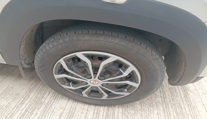 2021 Renault Kwid RXT 1.0 AMT, Petrol, Automatic, 31,177 km, tyre