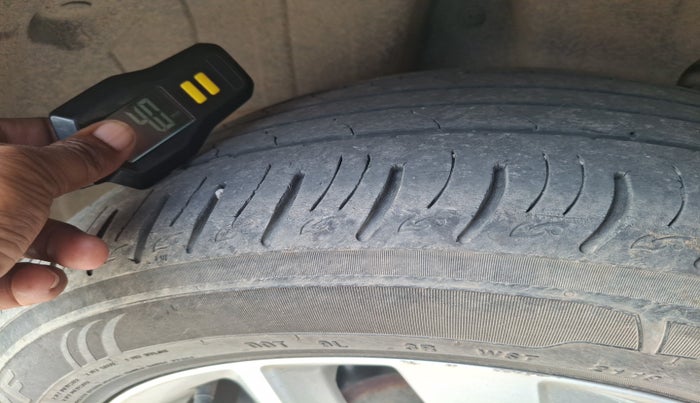 2019 Mahindra XUV300 W8 1.2 PETROL, Petrol, Manual, 46,000 km, tyre