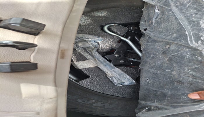 2019 Mahindra XUV300 W8 1.2 PETROL, Petrol, Manual, 46,000 km, tyre