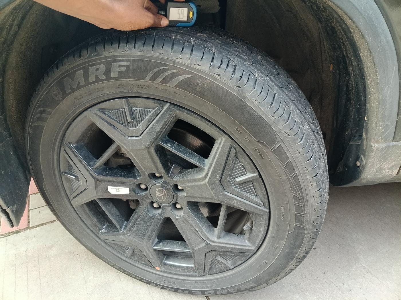 2024 Tata Safari ACCOMPLISHED PLUS DARK EDITION AT, Diesel, Automatic, 31,500 km, tyre