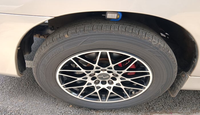 2014 Toyota Innova 2.5 GX 8 STR, Diesel, Manual, 75,584 km, tyre