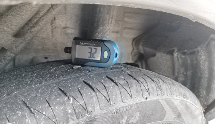 2016 Mahindra Kuv100 K8 6 STR, Petrol, Manual, 69,548 km, tyre