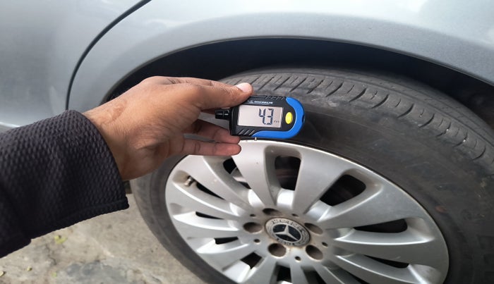 2010 Mercedes Benz C Class 	250 CDI ELEGANCE AT, Diesel, Automatic, 1,29,298 km, tyre