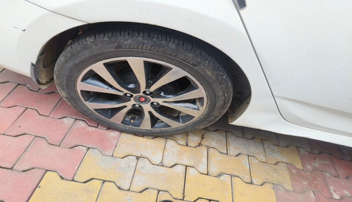 2016 Hyundai Verna 1.6 CRDI S AT, Diesel, Automatic, 1,04,386 km, tyre