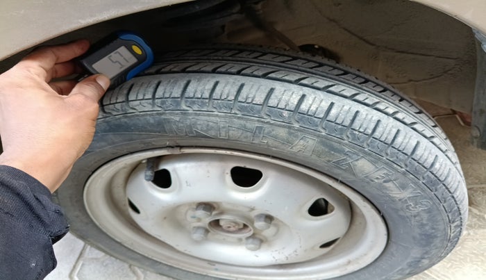 2010 Maruti Zen Estilo LXI, Petrol, Manual, 79,496 km, tyre