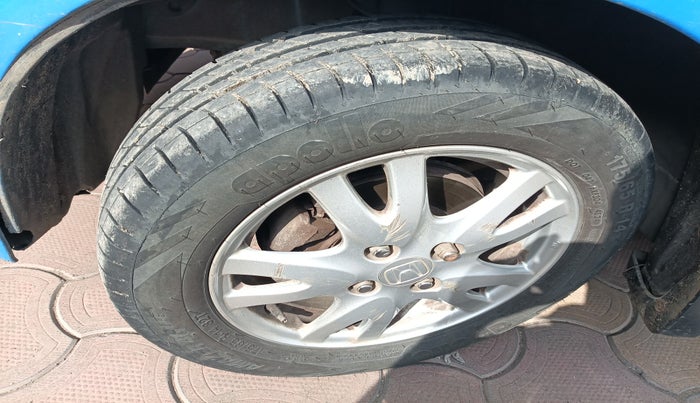 2012 Honda Brio V MT, Petrol, Manual, 1,30,038 km, tyre