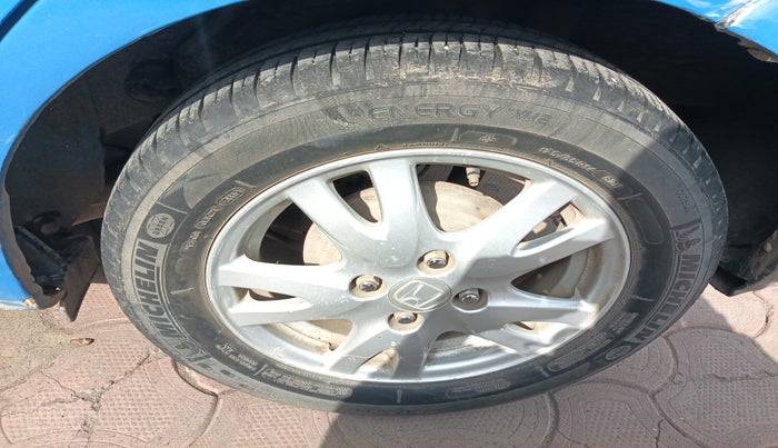 2012 Honda Brio V MT, Petrol, Manual, 1,30,038 km, tyre