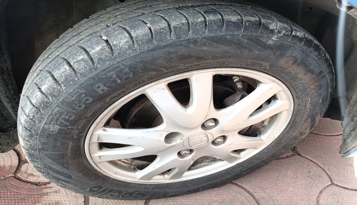 2012 Honda Brio V MT, Petrol, Manual, 1,30,038 km, tyre