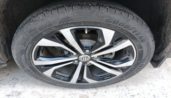 2023 MG HECTOR PLUS SHARP PRO 1.5 TURBO MT 7 STR, Petrol, Manual, 10,791 km, tyre
