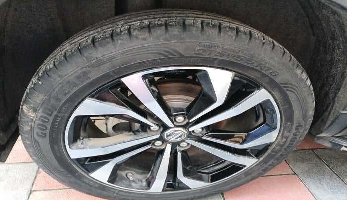 2023 MG HECTOR PLUS SHARP PRO 1.5 TURBO MT 7 STR, Petrol, Manual, 10,791 km, tyre