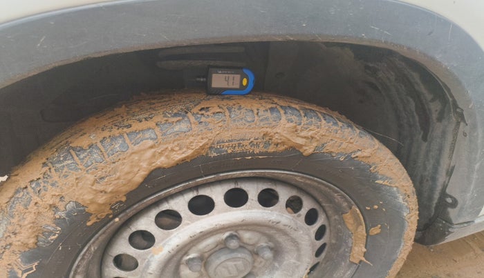 2020 Maruti Vitara Brezza LXI, Petrol, Manual, 1,13,260 km, tyre