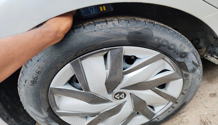 2015 Hyundai Xcent S 1.2, Petrol, Manual, 98,132 km, tyre