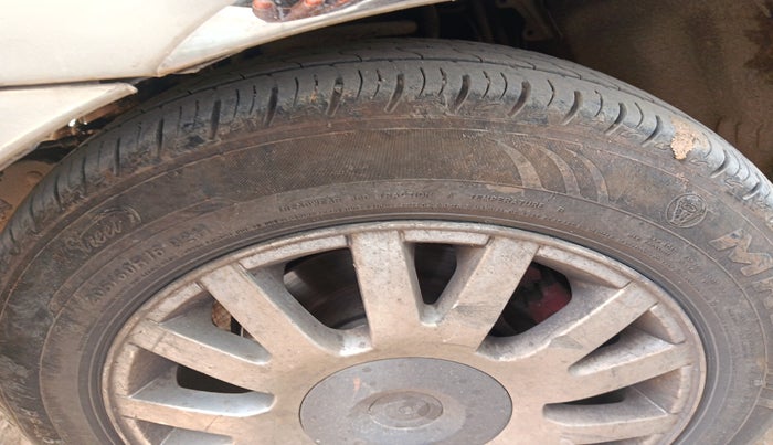 2011 Toyota Innova V 2.5 7 STR, Diesel, Manual, 1,12,838 km, tyre