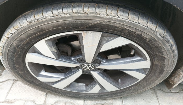 2022 Volkswagen TAIGUN TOPLINE 1.0 TSI MT, Petrol, Manual, 64,669 km, tyre