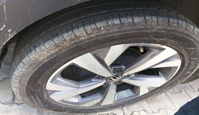 2022 Volkswagen TAIGUN TOPLINE 1.0 TSI MT, Petrol, Manual, 64,669 km, tyre