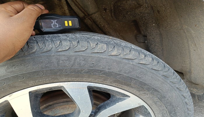 2014 Nissan Terrano XL (D), Diesel, Manual, 1,00,466 km, tyre