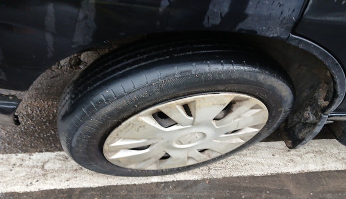 2010 Maruti Eeco 5 STR, Petrol, Manual, 87,863 km, tyre