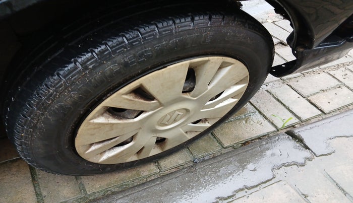 2010 Maruti Eeco 5 STR, Petrol, Manual, 87,863 km, tyre
