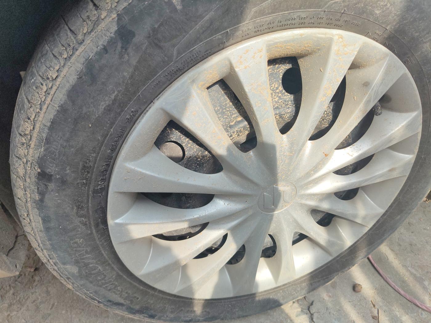 2015 Maruti Ciaz VDI, Diesel, Manual, 1,29,000 km, tyre