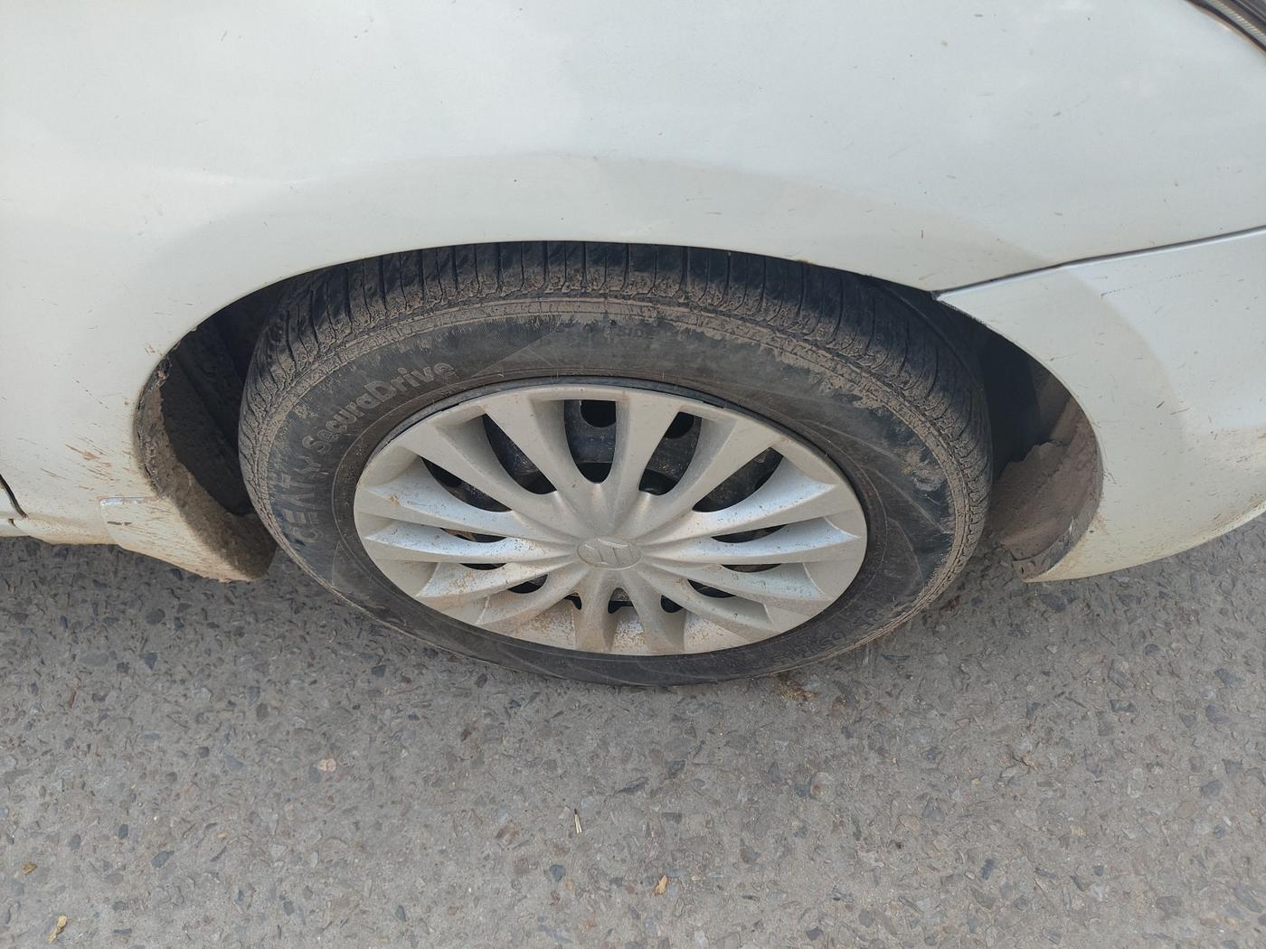 2015 Maruti Ciaz VDI, Diesel, Manual, 1,29,000 km, tyre