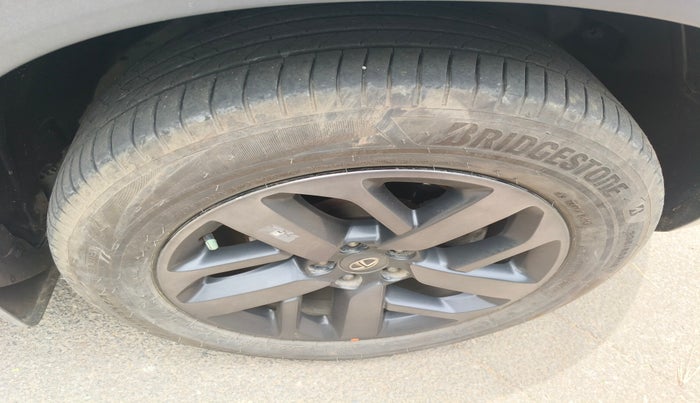 2021 Tata Safari XZA PLUS, Diesel, Automatic, 65,976 km, tyre