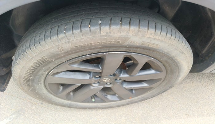 2021 Tata Safari XZA PLUS, Diesel, Automatic, 65,976 km, tyre