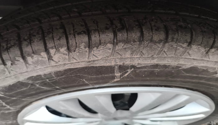 2018 Maruti Dzire LXI, Petrol, Manual, 86,433 km, tyre