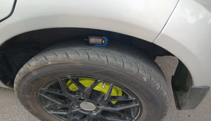 2015 Maruti Ritz VXI, Petrol, Manual, 17,875 km, tyre