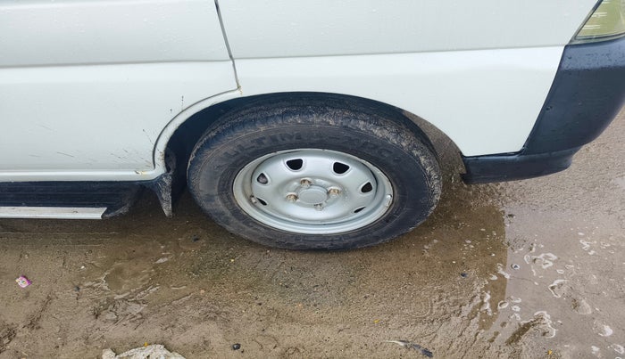 2014 Maruti Eeco 5 STR WITH A/C+HTR, Petrol, Manual, 52,177 km, tyre