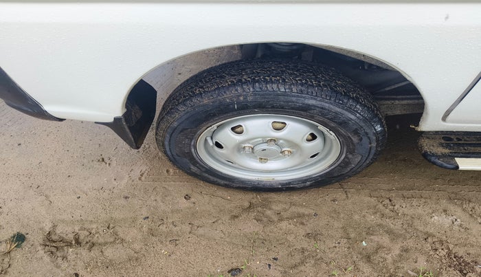 2014 Maruti Eeco 5 STR WITH A/C+HTR, Petrol, Manual, 52,177 km, tyre