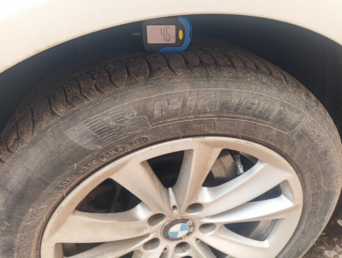 2011 BMW 5 Series 520D 2.0, Diesel, Automatic, 1,34,093 km, tyre