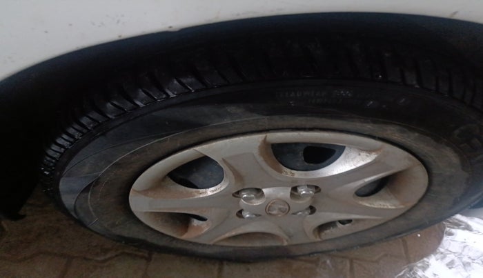 2011 Hyundai Accent GLE, Petrol, Manual, 85,999 km, tyre