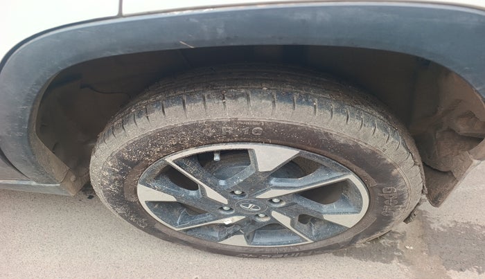 2023 Tata PUNCH CREATIVE  AMT, Petrol, Automatic, 5,649 km, tyre