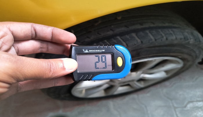 2015 Mahindra E2O T2, Electric, Automatic, 25,000 km, tyre